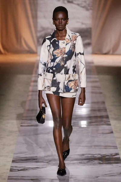 Look 3
